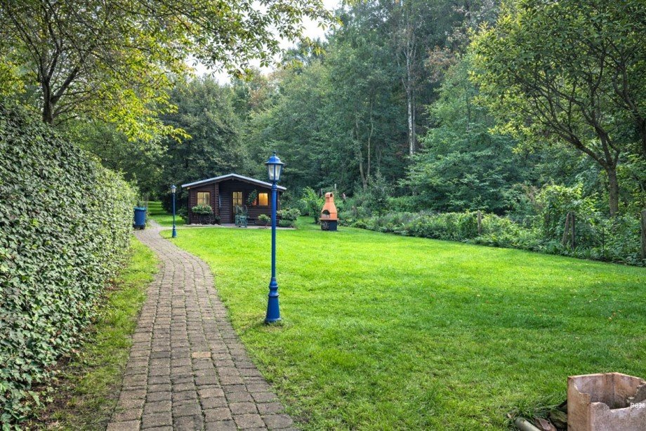 Garten und Blockh�tte Zweifamilienhaus Duisburg / Walsum