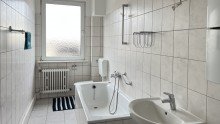 Badezimmer Gepflegte 2-Zimmer-Wohnung mit Balkon | Ausblick ins Gr�ne