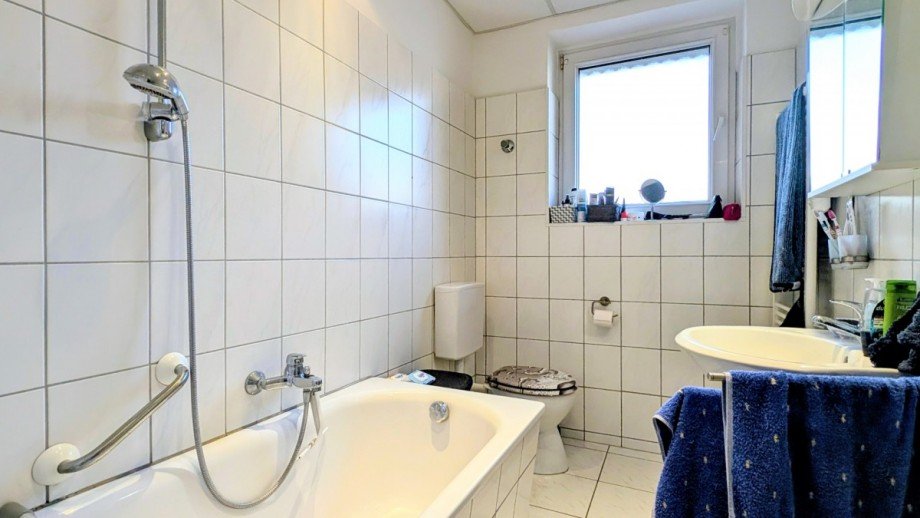 1. OG Badezimmer Wohn- / Gesch�ftshaus Duisburg