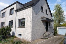 Stra�enseite Doppelhaush�lfte  Gartengl�ck  in Holten