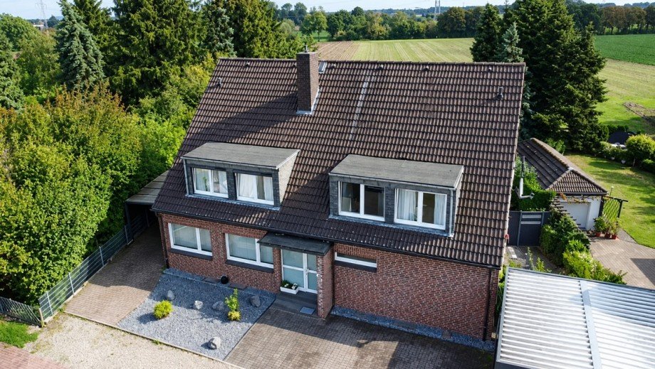 Drohnenbild Vorderansicht Maisonettewohnung Moers / Holderberg