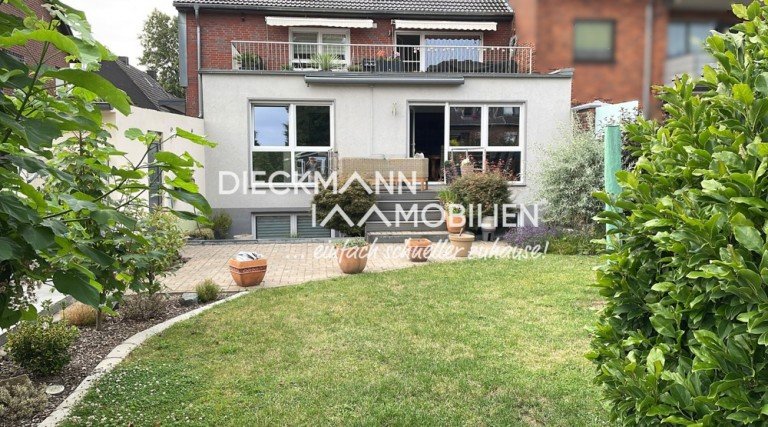Titelbild Bottrop Zweifamilienhaus Kernsaniertes Zweifamilienhaus inkl. freiwerdender Erdgeschosswohnung mit Garten