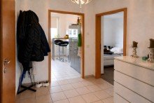 Einrichtungsbeispiel Flur Wohnung  Innenhafen  mit Weitblick, Tiefgarage & gro�em Balkon