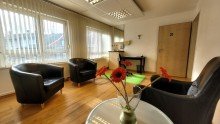 Zimmer 3 Barrierefreie B�ro- und Praxisfl�chen mit elegantem Empfangsbereich