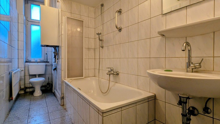 1. OG Badezimmer Mehrfamilienhaus Duisburg / Meiderich