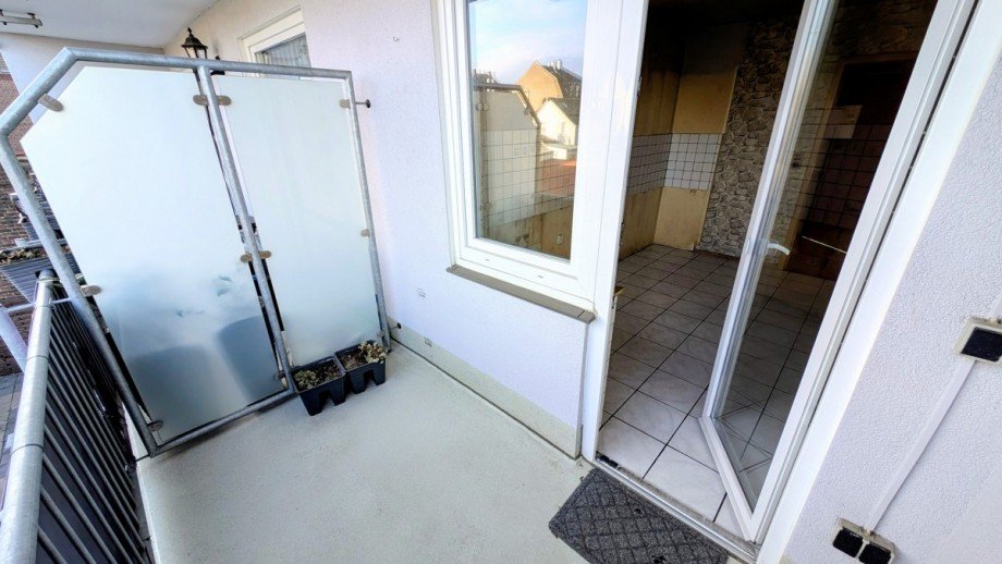 1. OG links Mehrfamilienhaus Duisburg