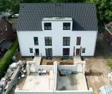 R�ckseite mit Garage und Eingang Kernsaniertes Familienhaus in Neum�hl