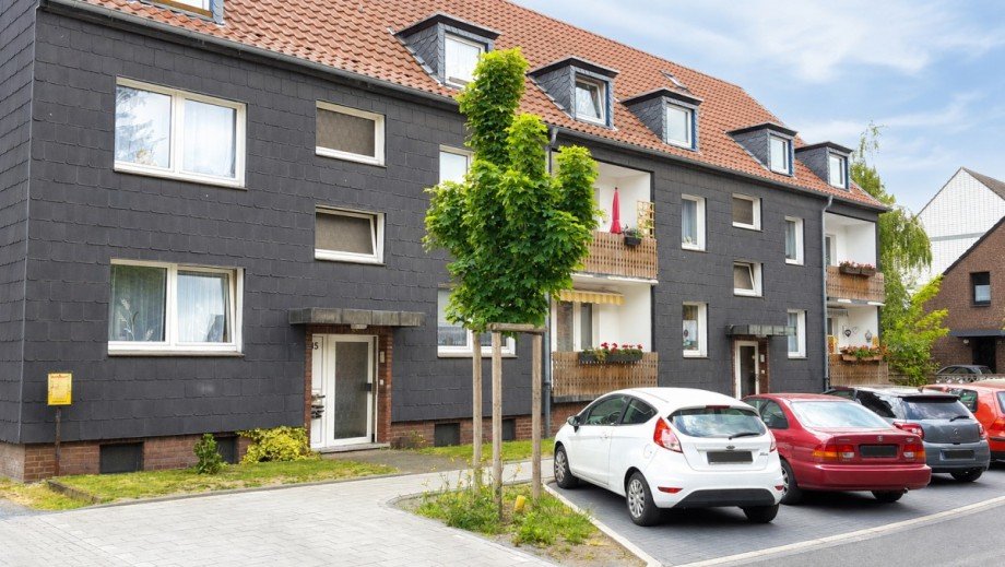Vorderseite Mehrfamilienhaus Oberhausen / Schwarze Heide