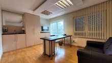 Zimmer 4 Barrierefreie B�ro- und Praxisfl�chen mit elegantem Empfangsbereich