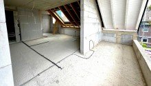 Wohnraum und Balkon Stand 09/26 Neubauwohnung �ber 2 Etagen mit 2 Balkonen und Tiefgaragenstellplatz