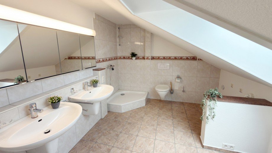 Badezimmer DG Reihenmittelhaus Fr�ndenberg