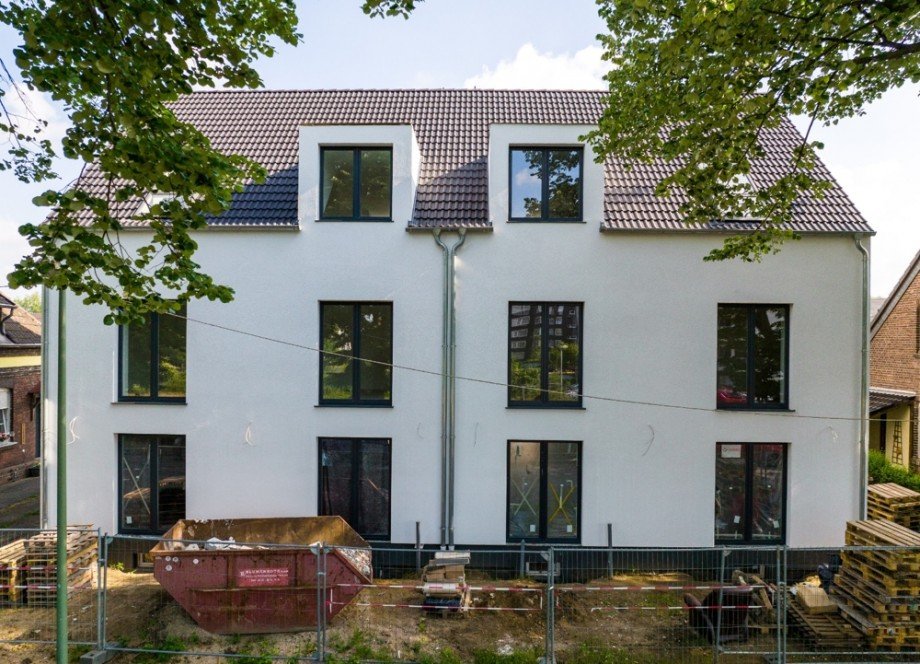 Stra�enansicht Doppelhaush�lfte Duisburg