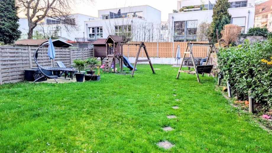 Garten Wohn- / Gesch�ftshaus Duisburg