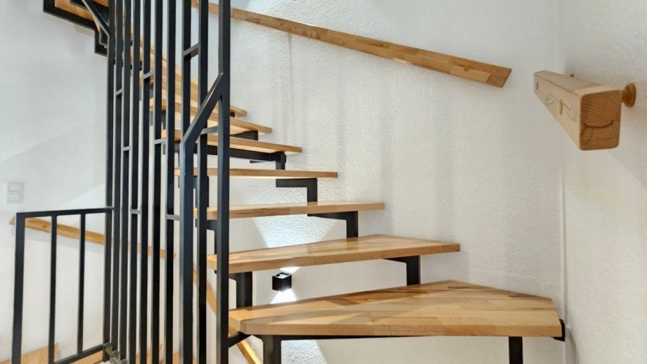 Holztreppe Reihenmittelhaus Duisburg