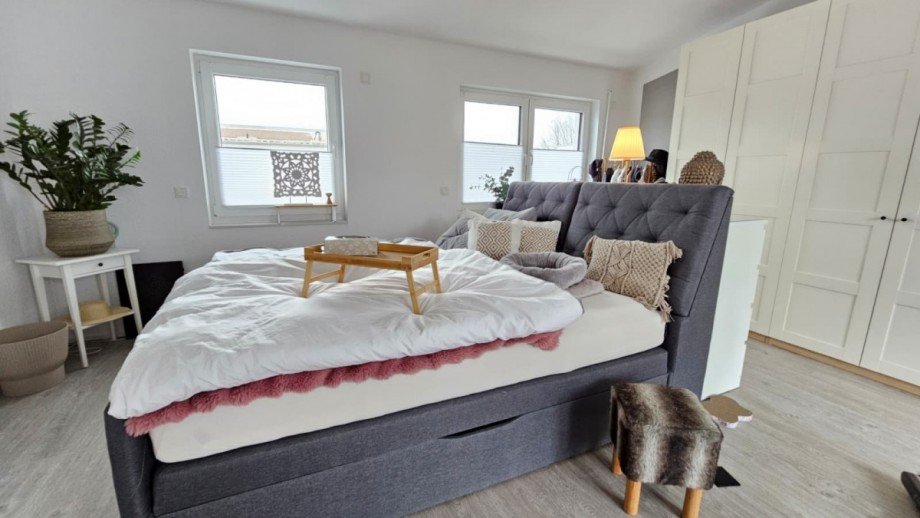 Elternschlafzimmer Staffelgeschoss Reihenmittelhaus Duisburg