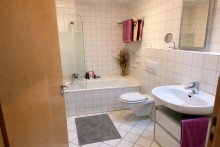 Einrichtungsbeispiel Badezimmer Wohnung  Innenhafen  mit Weitblick, Tiefgarage & gro�em Balkon