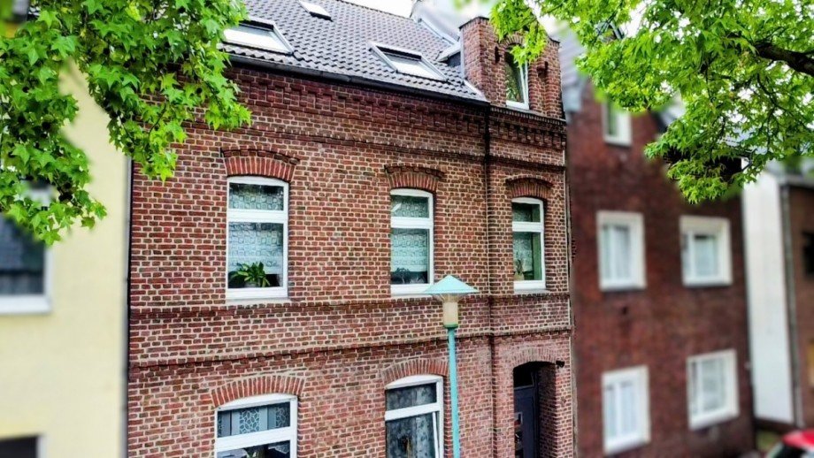 Vorderansicht Reihenmittelhaus Duisburg