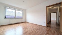 Schlafzimmer Helle und renovierte Single-Wohnung mit 2 Zimmern