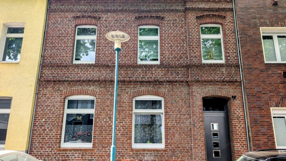 Vorderansicht Reihenmittelhaus Duisburg