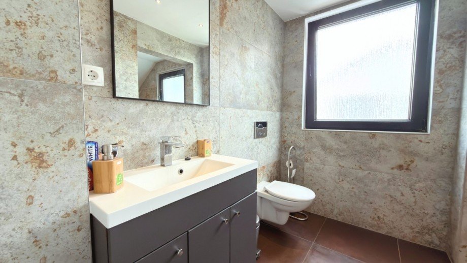 Badezimmer OG Zweifamilienhaus Duisburg