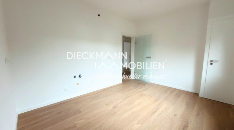 Titelbild Schwerte - Westhofen, Westfalen Erdgeschosswohnung Erste eigene Wohnung oder verkleinern? Frisch sanierte 2-Zimmer-Wohnung inkl. Stellplatz!