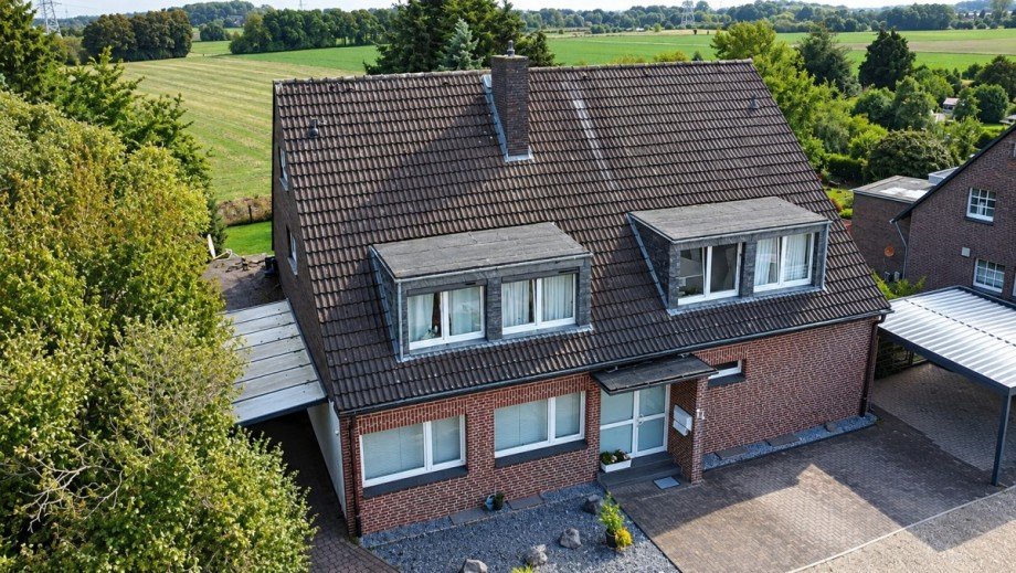 Drohnenbild Vorderansicht Maisonettewohnung Moers / Holderberg