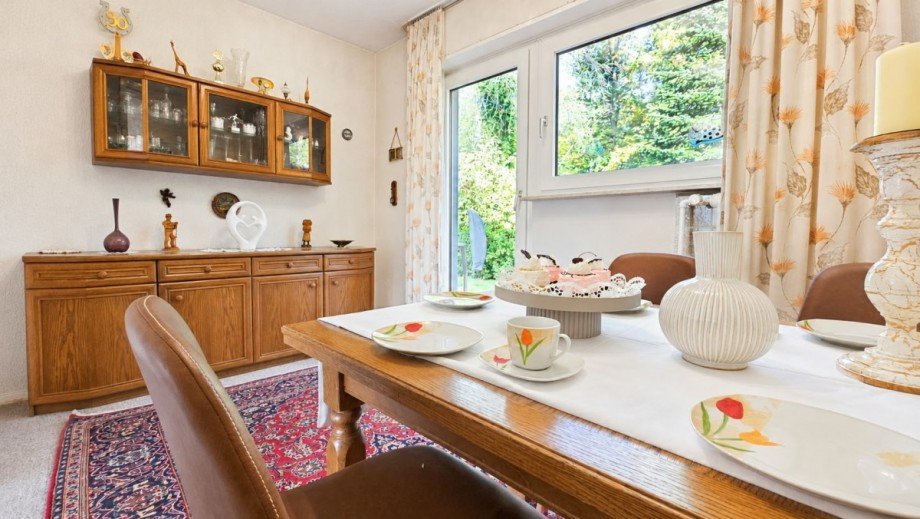 Esszimmer und Gartenblick Doppelhaush�lfte Moers